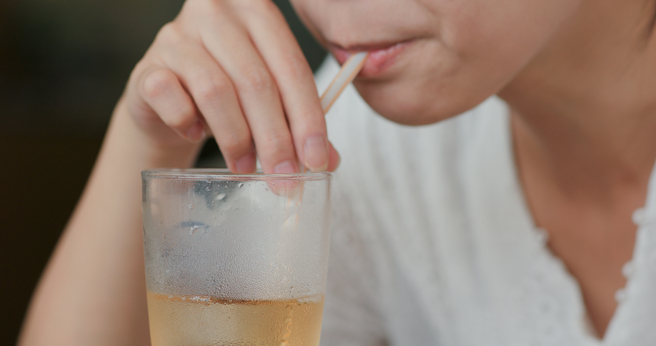 德國研究發現，日常有3大類飲料會導致失智風險大增。（示意圖／Shutterstock）