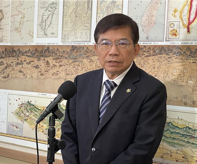 交通部长王国材23日表示，把台铁安全营运做好，增加收入提高职福金，照顾员工福利，是比较正向的循环。（蔡亚桦摄）