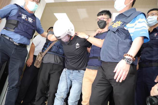 台南杀警宣判！2警遭残杀55刀身亡，凶嫌林信吾一审判处死刑。(中时资料库)