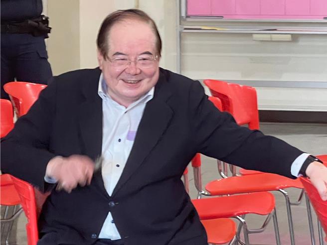 对于蓝白合李乾龙认为「很难」。（王扬杰摄）