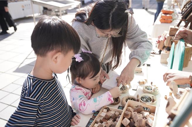 2023年11月23日新北市／「新北客‧食育周」系列活动中，市集以客家个性为延，并规画手作体验、特色美食及满额体验优惠。（本报资料照／刘玮晴新北传真）