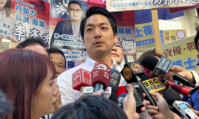 针对国民党总统参选人侯友宜23日并未出席台北市立委参选人登记活动，台北市长蒋万安表示，侯友宜很早就已经规画好相关选举行程，接下来也会有一系列辅选台北市立委参选人的活动。（丁上程摄）