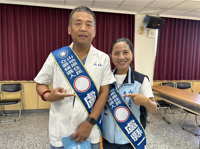 继民进党籍山地原住民立委伍丽华登记参选、拚连任后，由国民党徵召的卢县一23日也到屏东县选委会登记参选。（谢佳潾摄）