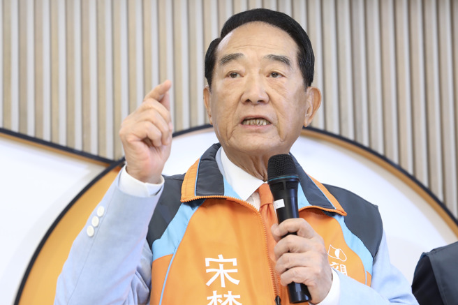 宋楚瑜嘆蓝白不应「两岸反战」却搞「政党内战」。(戴志扬翻摄)