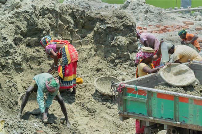 劳动部传欲与印度签署合作备忘录引进10万名移工，引发各界讨论。（示意图／shutterstock）