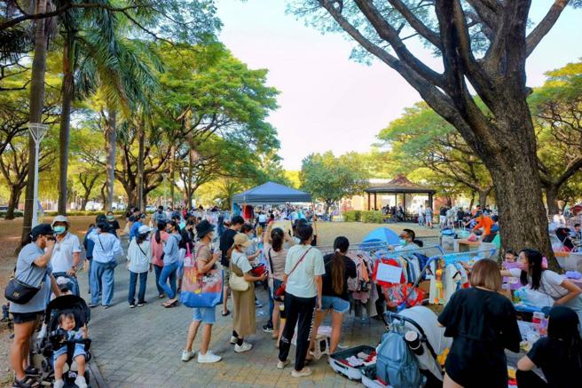 「小樹市集」高雄秋冬場參與人潮（圖片來源：高雄市觀光局提供）