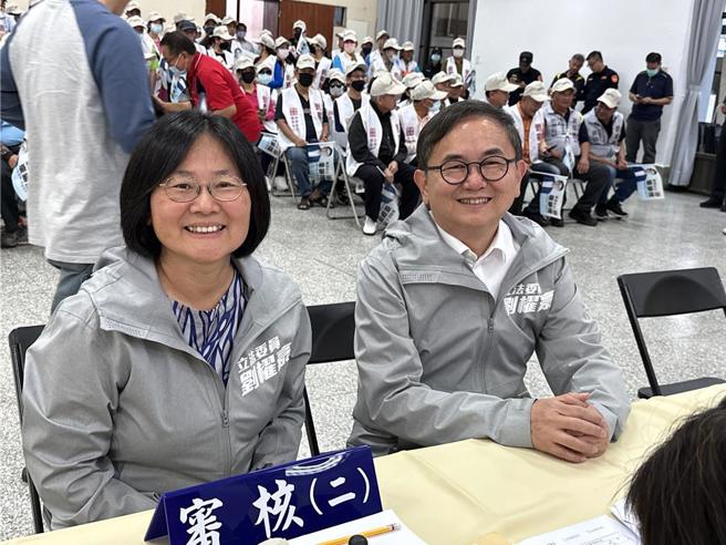 劉櫂豪登記參選台東立委 民進黨：視同違紀參選處除名處分。原民進黨籍現任台東立委劉櫂豪（右）以無黨籍登記參選下屆台東立委。（本報資料照／蔡旻妤攝）
