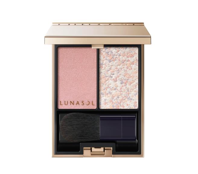 Global Mall新北中和店的佳丽宝Lunasol精巧霓光颊彩，12月1日上市，原价2250元、会员独享价2025元。（Global Mall提供／朱世凯台北传真）