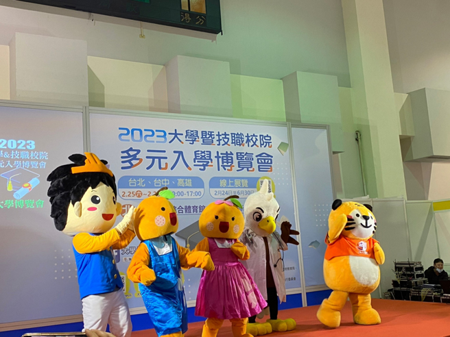 「四技二专」及「繁星计画」招生简章  11/23日公告