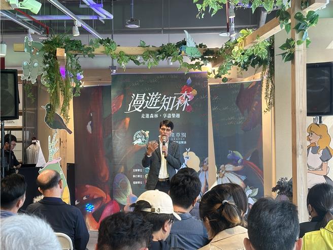 林业及自然保育署台东分署与璞草园合作，推出专属知本国家森林游乐区的首款精油。璞草园董事长许仁和致词。（蔡旻妤摄）