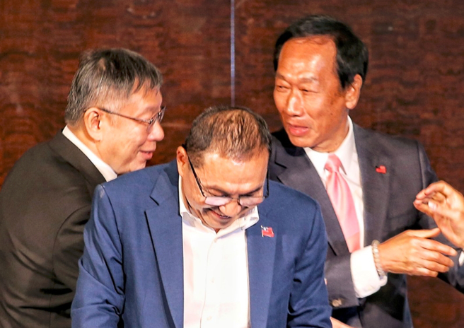 柯文哲(左起)、侯友宜、郭台铭君悦会谈前恭后倨，竟转眼间协商破局，令外界质疑主场设鸿门宴。（杜宜谙摄）