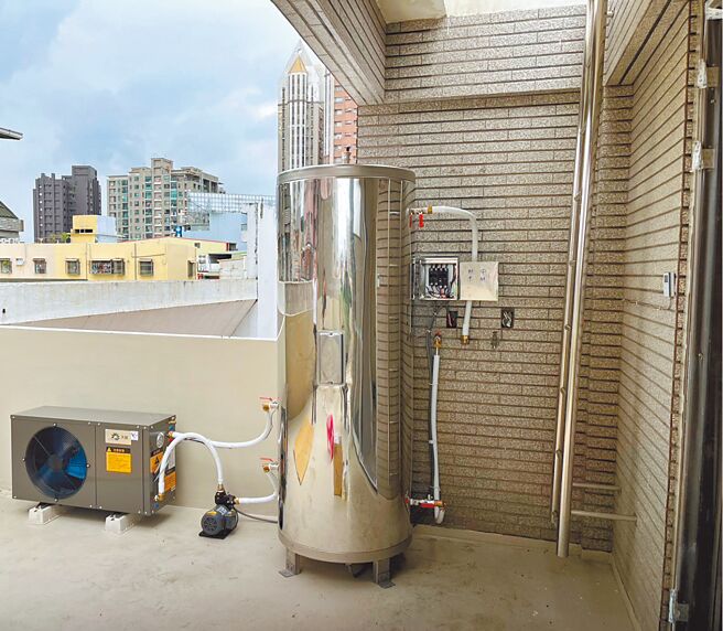 天晴能源为客户安装的空气能热水器。图／业者提供