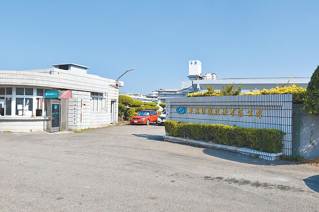 不敌原物料飙涨、缺工及景气利空夹击，牛仔裤大厂年兴纺织21日宣布关闭苗栗后龙厂，引发地方震撼。（谢明俊摄）