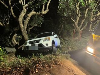 又是導航惹的禍！ 抄捷徑險害「休旅神車」墜谷