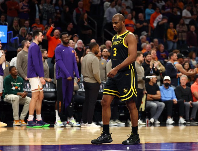 保罗23日遭到驱逐出场后无奈离开。(路透资料照)