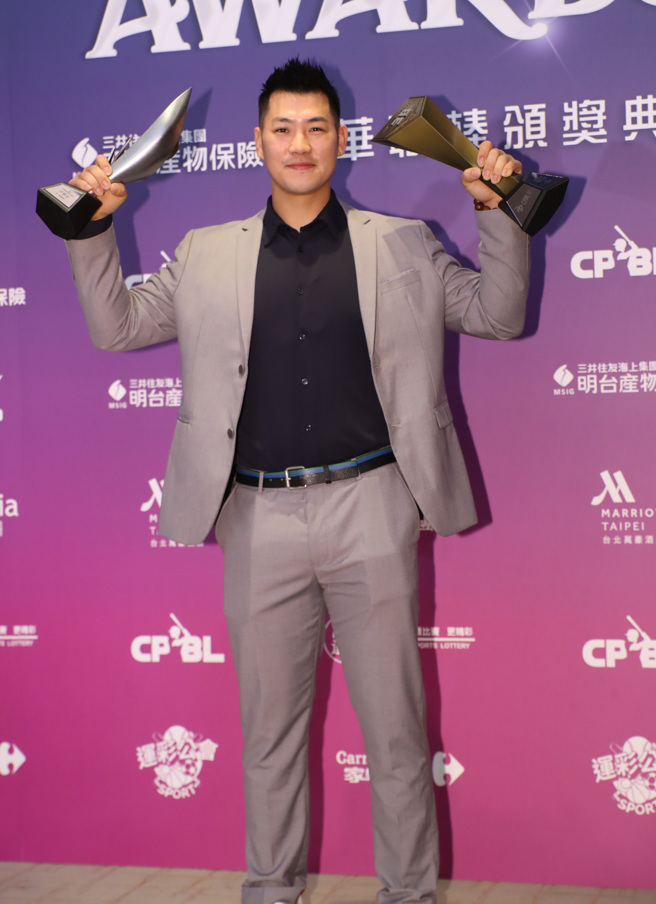 梁家荣今年收下打击王、最佳九人奖。（中时资料照）