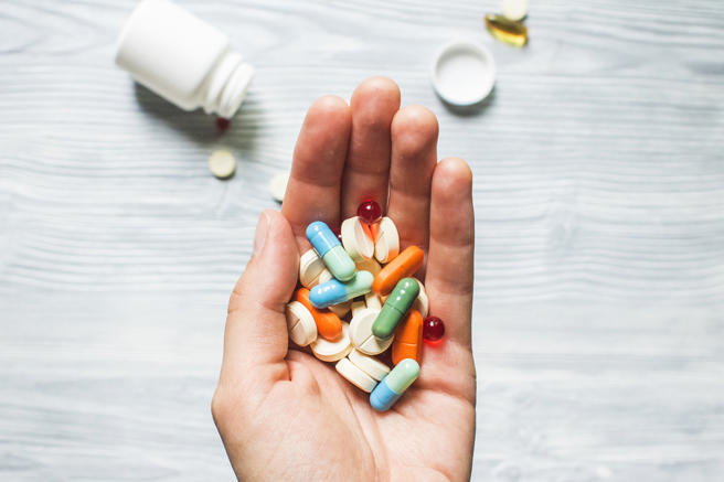 高中生感冒狂吃4成药，结果竟然引发肾衰竭。（图／shutterstock）