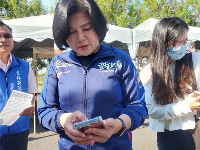 张丽善受访前刚好接获侯的副手人选是赵少康的讯息。（周丽兰摄）