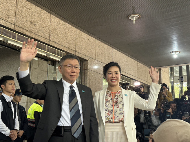 「柯盈配」成形！柯文哲、吴欣盈中选会登记参选。（杨亚璇摄）