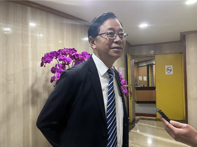 桃园市长张善政24日受访表示，对于昨天蓝白合破局的结果感到惋惜，但也强调会支持国民党推出的人选。（陈梦茹摄）