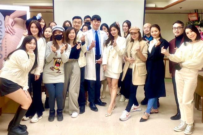 「纹绣教主」靳筱葳经营纹绣技术，分享爱与美的重要性。（翰森娱乐提供）