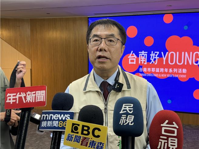 面對藍白合破局，台南市長黃偉哲24日上午受訪表示，公然喬成這樣，讓人大開眼界。（曹婷婷攝）