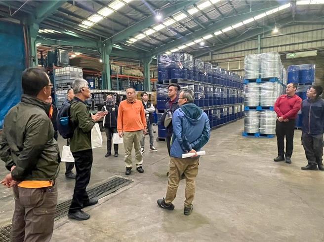 桃园市消防局24日于立弘生化科技股份有限公司办理大型工厂灾害抢救兵推演练。（翻摄照片／蔡明亘桃园传真）