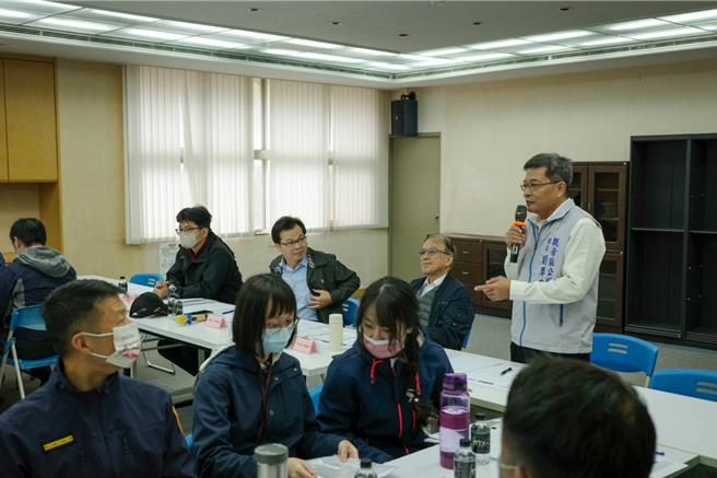 桃园市消防局24日于立弘生化科技股份有限公司办理大型工厂灾害抢救兵推演练。（翻摄照片／蔡明亘桃园传真）