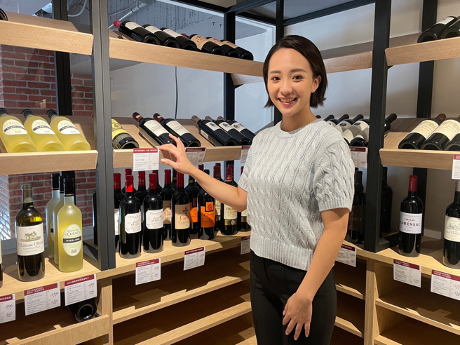 威士威执行长陈耘表示希望大家用最少的钱，吃到、喝到最好的东西，在买东西的时候是安心的。(谢明智摄)