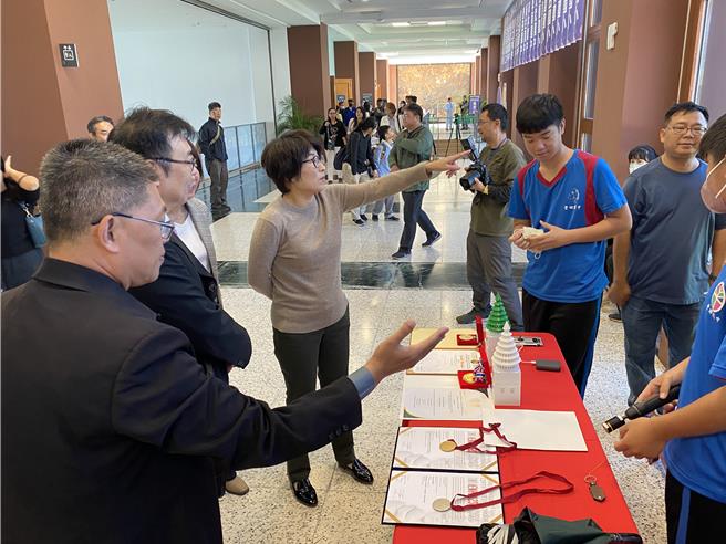 台东县第9届青少年创意发明竞赛今天登场，参赛作品达153件，歷届最多。（蔡旻妤摄）