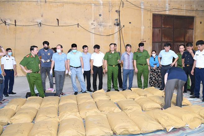 越南警方查获1350公斤、市价逾台币20亿元的K他命。（翻摄照片／林郁平台北传真）★《中时新闻网》关心您：保护自己、远离毒品！