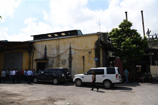 越南警方在两处水泥仓库查获1350公斤K他命。（翻摄照片／林郁平台北传真）★《中时新闻网》关心您：保护自己、远离毒品！