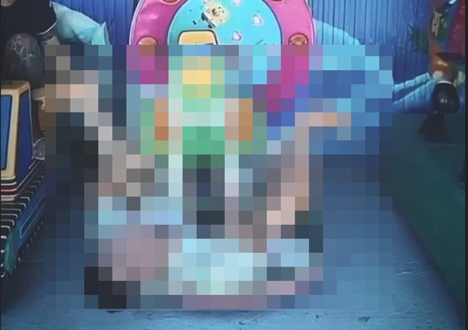 男子到小琉球去玩，被机车压到下体。（翻摄爆料公社）