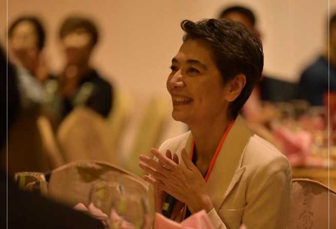 郭台銘24日宣布退出2024總統大選，副手賴佩霞也在臉書發聲。(翻攝自賴佩霞臉書)