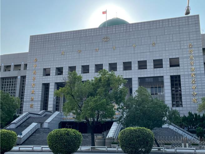 南投县39岁男子陈威嘉，2020年残暴对同居女友的3岁女儿凌虐、喂毒致死，陈男羁押将在下个月6日期满，台中高分院21日裁定延押2月。（王煌忠摄）