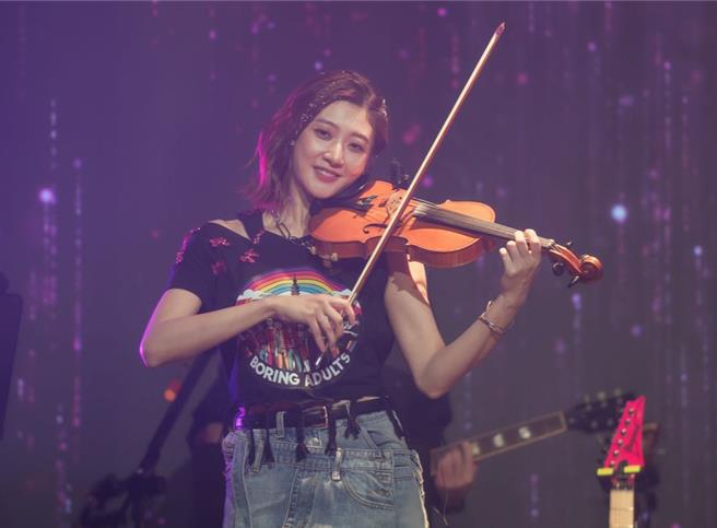 林逸欣感念当年能够加入奇美管弦乐团。（鑫羽工作室提供）