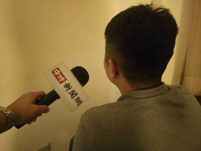 曾在监狱服役的康哥(化名)分享，惊见2友变成受刑人的震撼过程。(游定刚拍摄)