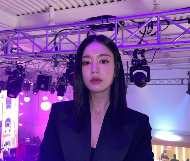 韩国女星安恩真近期因古装剧《恋人》爆红，稍早在青龙奖红毯走光。（图／摘自安恩真Instagram）