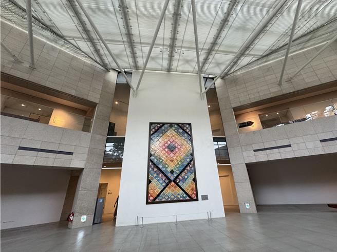 南美馆1馆作品《绚烂南国　虹彩梦幻》，出自苏世雄之手，也是林志玲描述的「美好见证幸福拼图」。（曹婷婷摄）