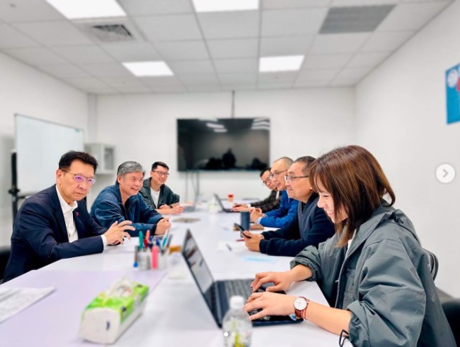 郭正亮认为，蓝营下一步要打赖阵营的弊案，而且是2012年「宇昌案」等级才有用，像是台南光电、炉渣弊案。图为侯办开会。(示意图/翻摄自李利贞IG/@lichenleeeee)
