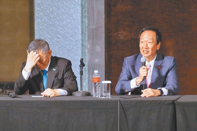 民眾党总统侯选人柯文哲(左)与鸿海创办人郭台铭(右)在这场大选中都被质疑轻诺寡信。（中时资料照／杜宜谙摄）