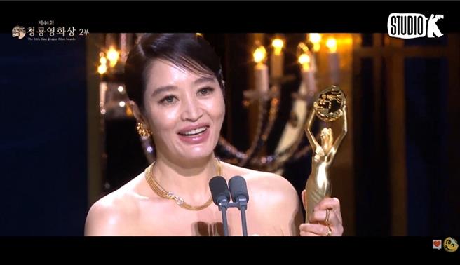 金憓秀将卸下长达30年的青龙奖主持棒。（摘自KBS Entertain YouTube）