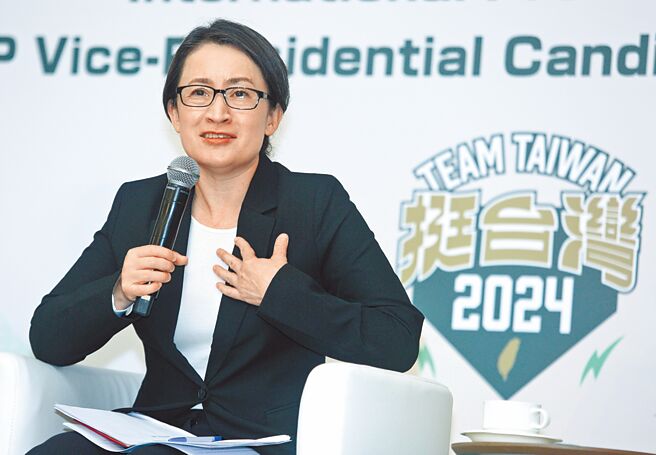 民进党副总统候选人萧美琴23日举行国际记者会，直言原本以为会在驻美大使任内，看到台美避免双重课税协定签署，现在美国国会已有重大进展，「只差临门一脚」。图／本报资料照片