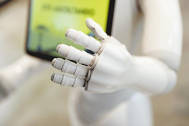 较去年同期成长逾25％，客户数突破17万人，国泰世华、一银、永丰居前三大。图／美联社