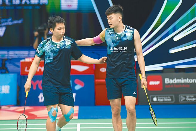 李洋（左）、王齐麟（右）打出好球后互相鼓励。（Badminton Photo提供）