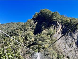 來安心賞楓！新竹霞喀羅步道白石吊橋修好了 全線暢通
