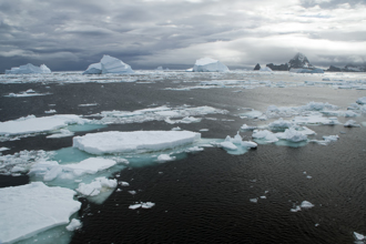 全球最大冰山動了！專家：恐擾亂航運、影響生態
