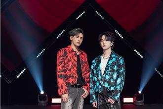 陳零九恢單浪漫放閃 邱鋒澤喊話：大家墨鏡要戴好