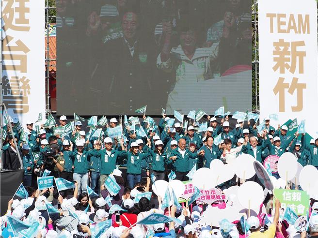 民进党总统参选人赖清德25日与新竹市立委参选人林志洁共同举办竞选总部成立与造势大会。（陈育贤摄）