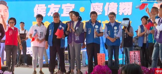 汉子秃子燕子团结辅选出席联合竞总成立大会。(取自直播)